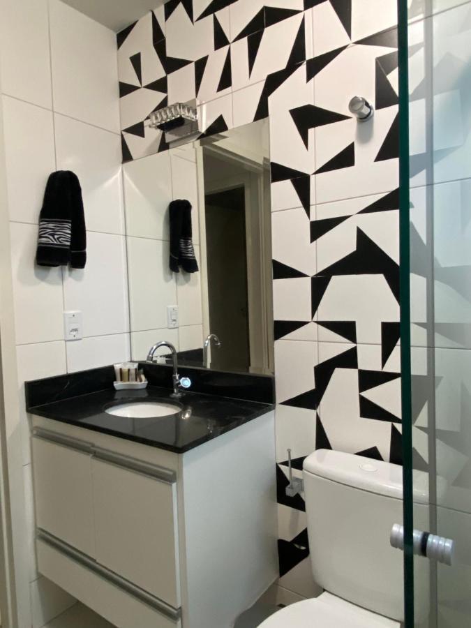 Sinta-Se Em Casa! Ap Novo, Aconchegante E Funcional- Otima Localizacao Apartment Монтис Кларос Екстериор снимка