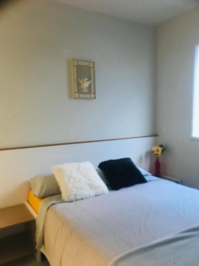 Sinta-Se Em Casa! Ap Novo, Aconchegante E Funcional- Otima Localizacao Apartment Монтис Кларос Екстериор снимка