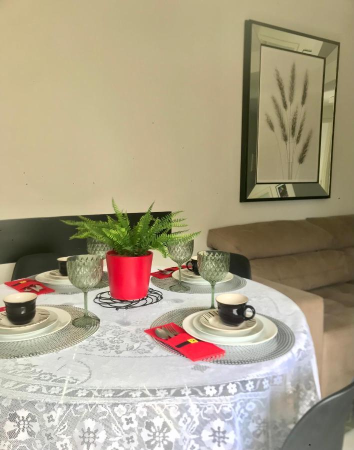 Sinta-Se Em Casa! Ap Novo, Aconchegante E Funcional- Otima Localizacao Apartment Монтис Кларос Екстериор снимка