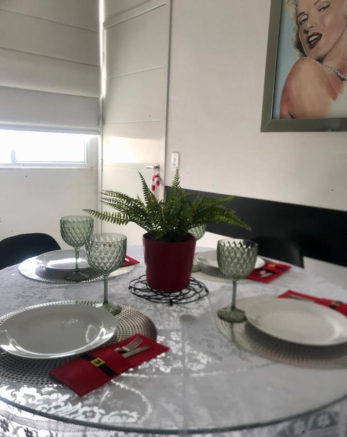 Sinta-Se Em Casa! Ap Novo, Aconchegante E Funcional- Otima Localizacao Apartment Монтис Кларос Екстериор снимка